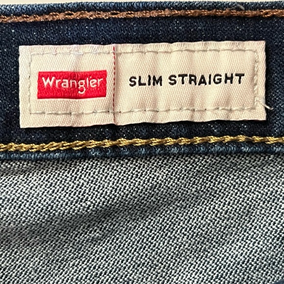 Wrangler Slim Straight Dark Blue Jeans Size 33x30 Like New - Picture 4 of 7